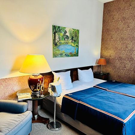 Zu Den Linden - Radebeul Pension Mit Restaurant Екстериор снимка