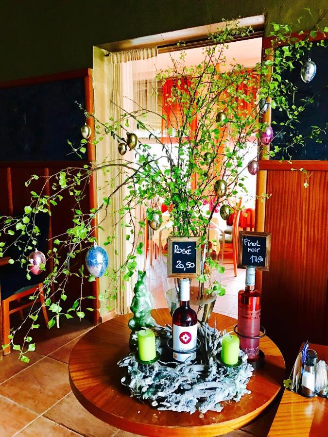 Zu Den Linden - Radebeul Pension Mit Restaurant Екстериор снимка