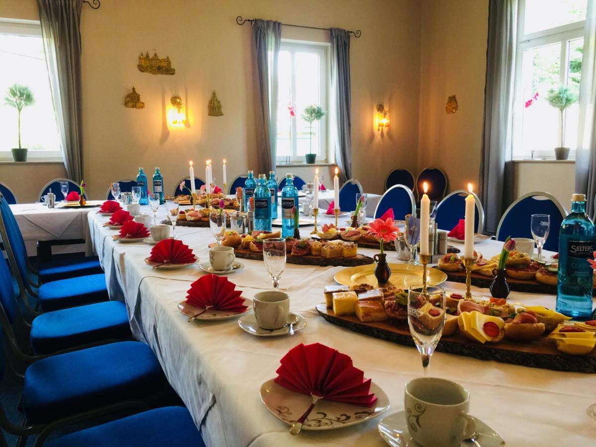 Zu Den Linden - Radebeul Pension Mit Restaurant Екстериор снимка