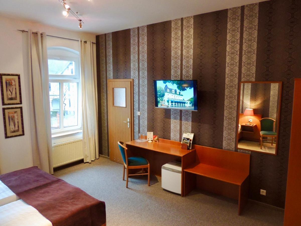 Zu Den Linden - Radebeul Pension Mit Restaurant Екстериор снимка