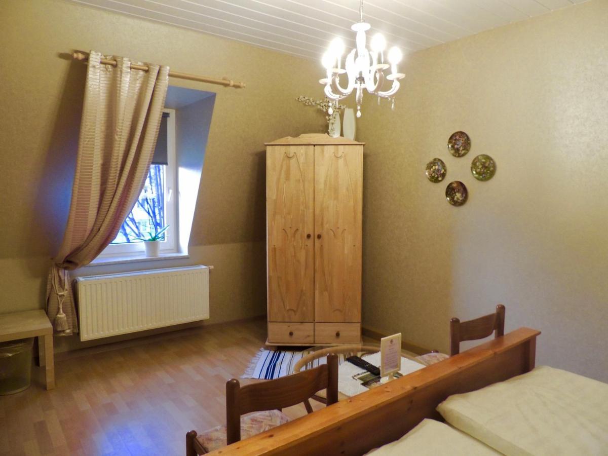 Zu Den Linden - Radebeul Pension Mit Restaurant Екстериор снимка