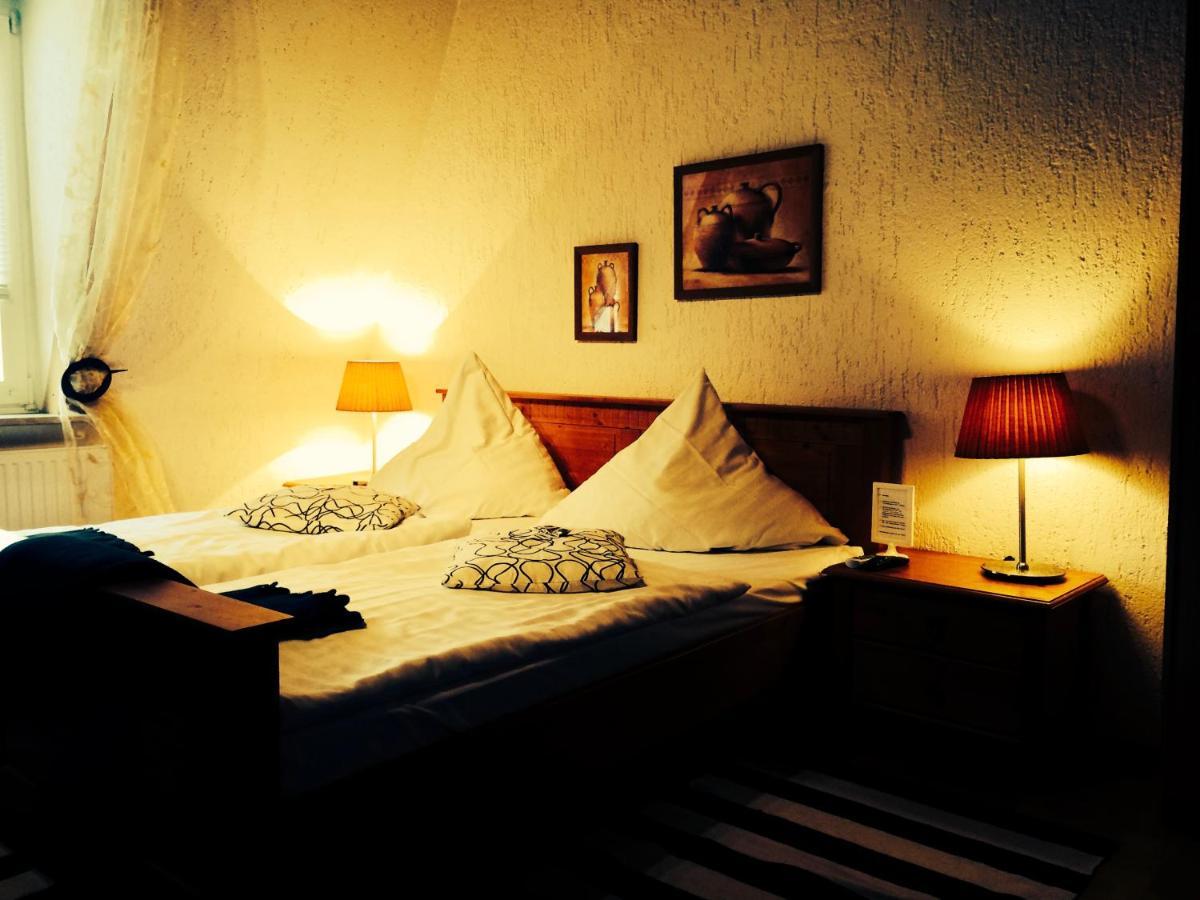 Zu Den Linden - Radebeul Pension Mit Restaurant Екстериор снимка