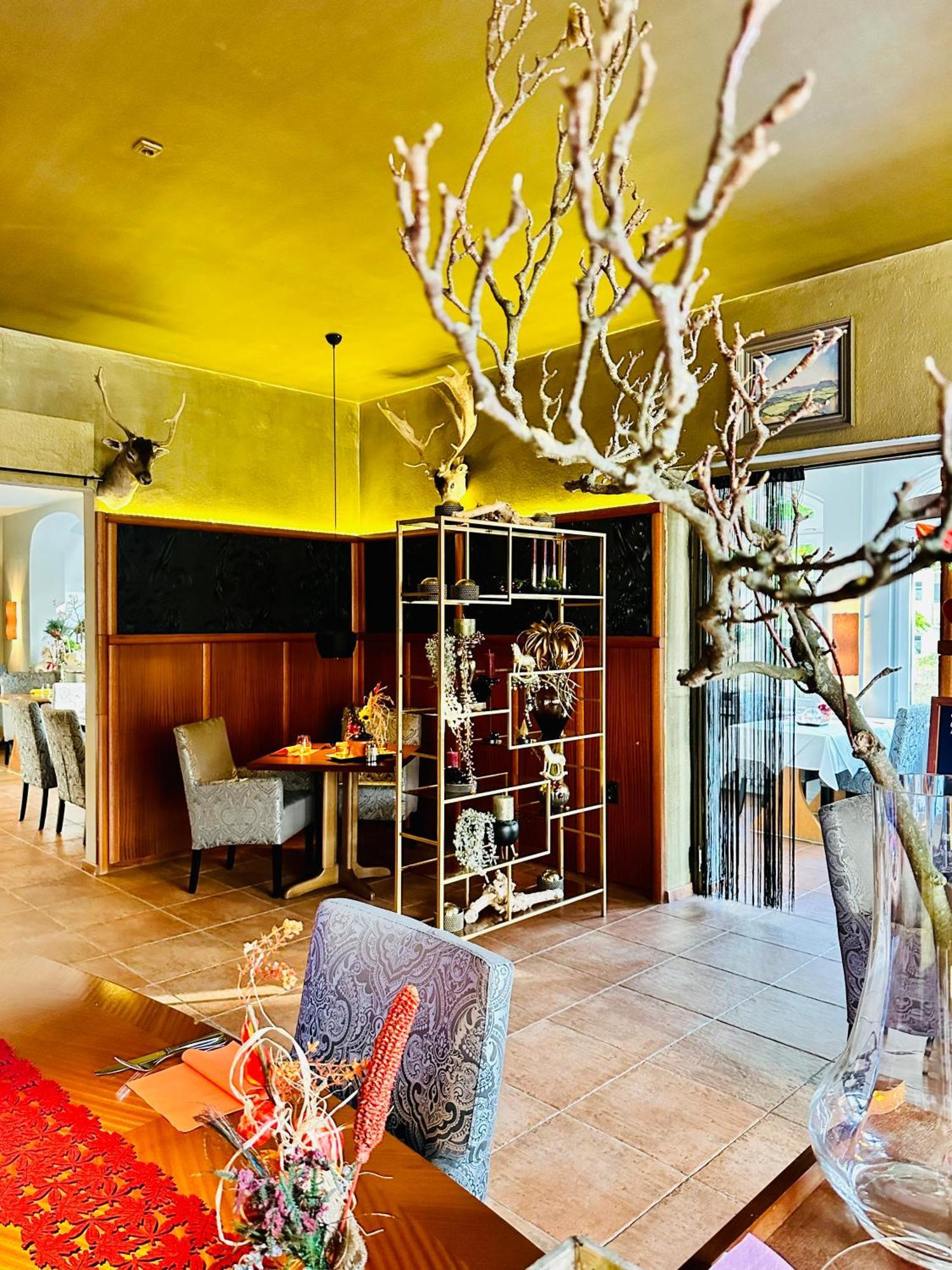 Zu Den Linden - Radebeul Pension Mit Restaurant Екстериор снимка