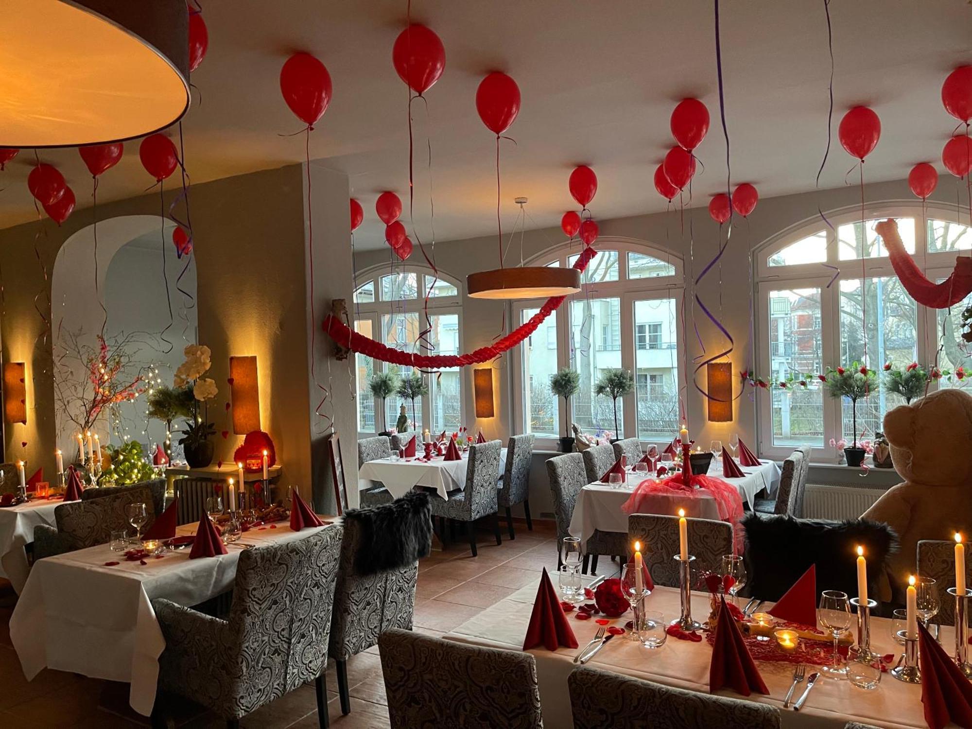 Zu Den Linden - Radebeul Pension Mit Restaurant Екстериор снимка