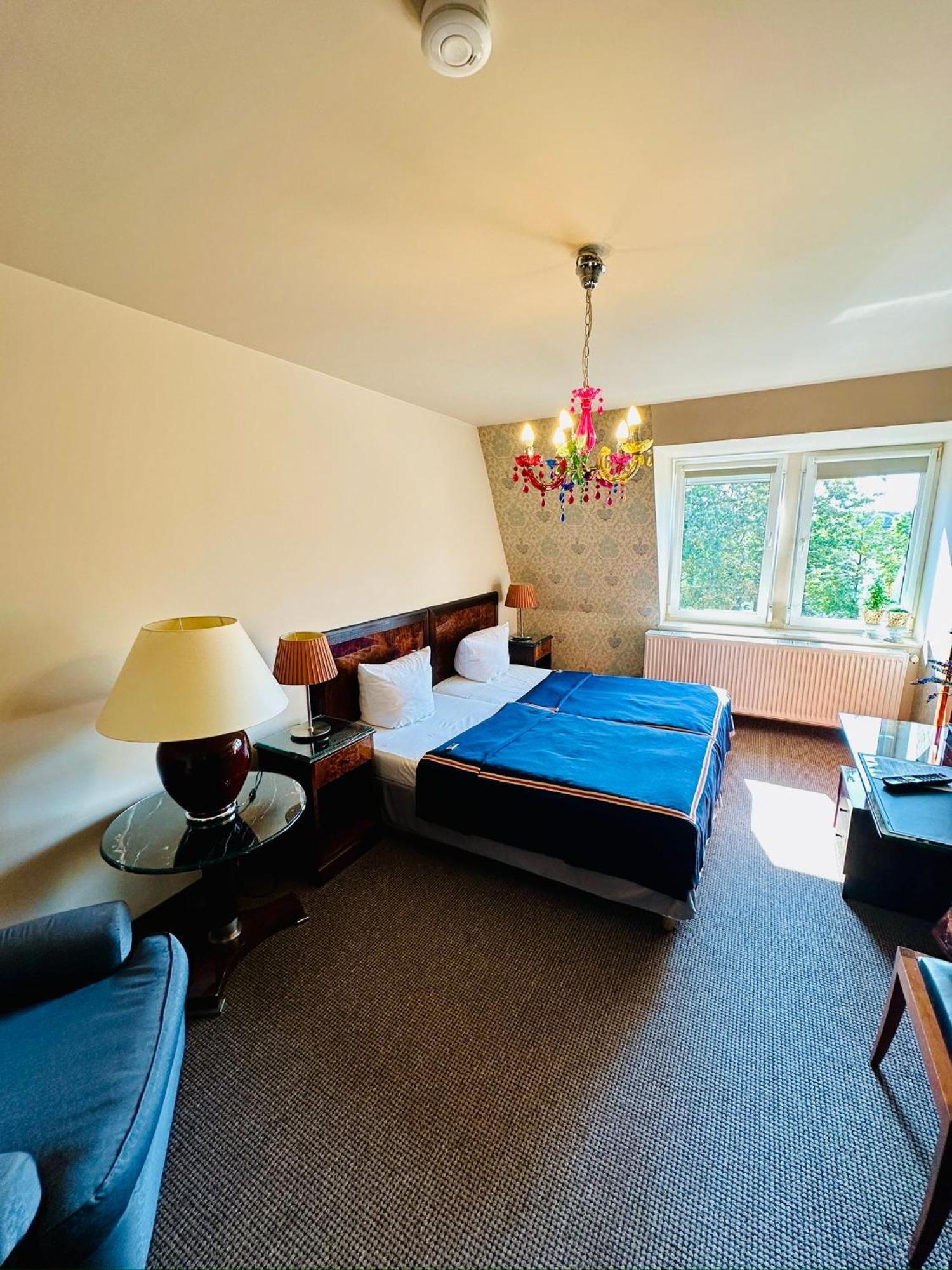 Zu Den Linden - Radebeul Pension Mit Restaurant Екстериор снимка